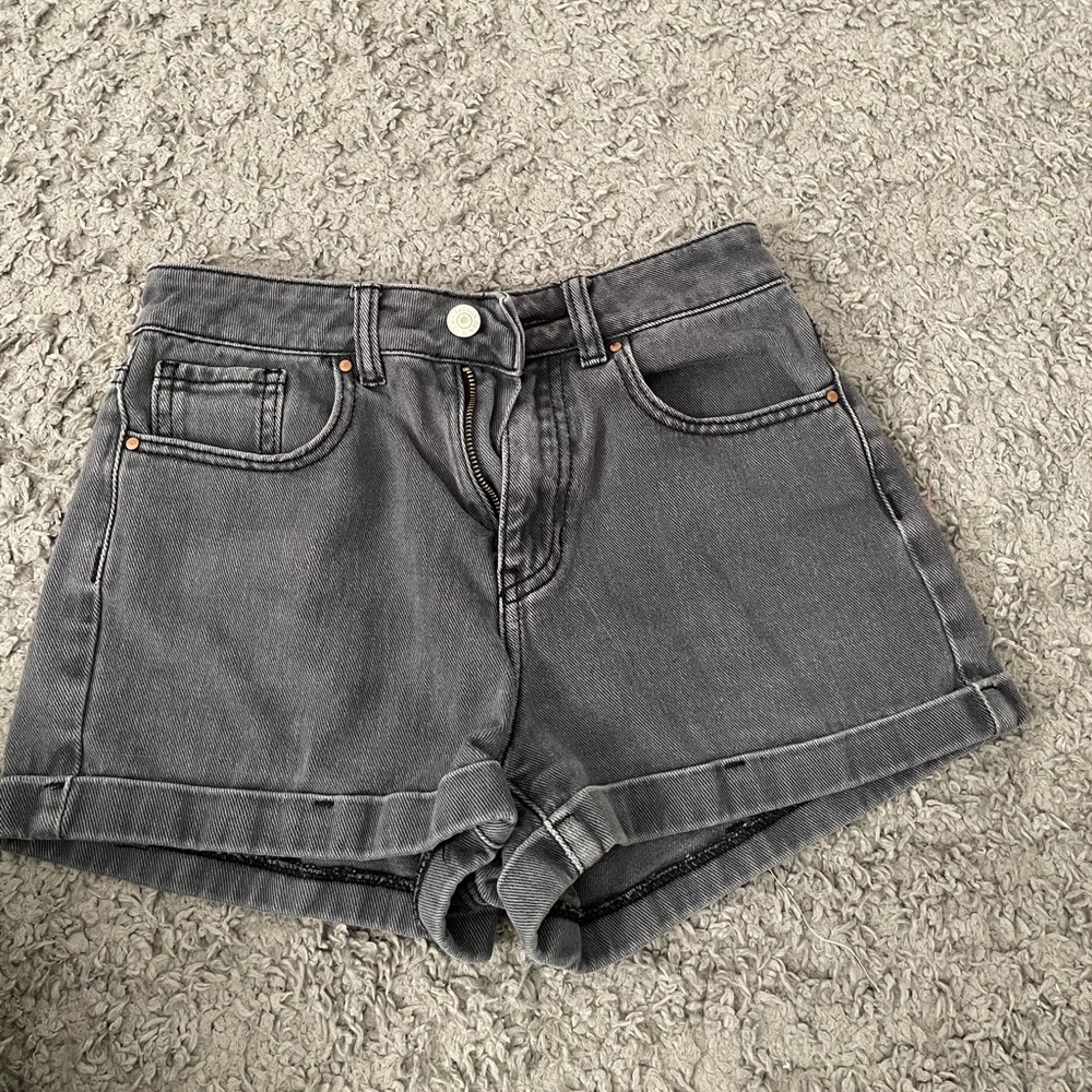 PacSun blackish charcoal cuffed shorts